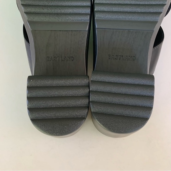 EASTLAND Liza Slide w/ Toe Loop and Block Heel - Picture 7 of 9